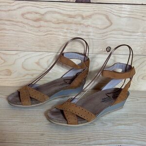Naot wand brown sandals size 38